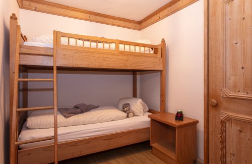 Stockbett im separaten Schlafbereich