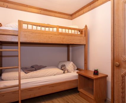 Stockbett im separaten Schlafbereich