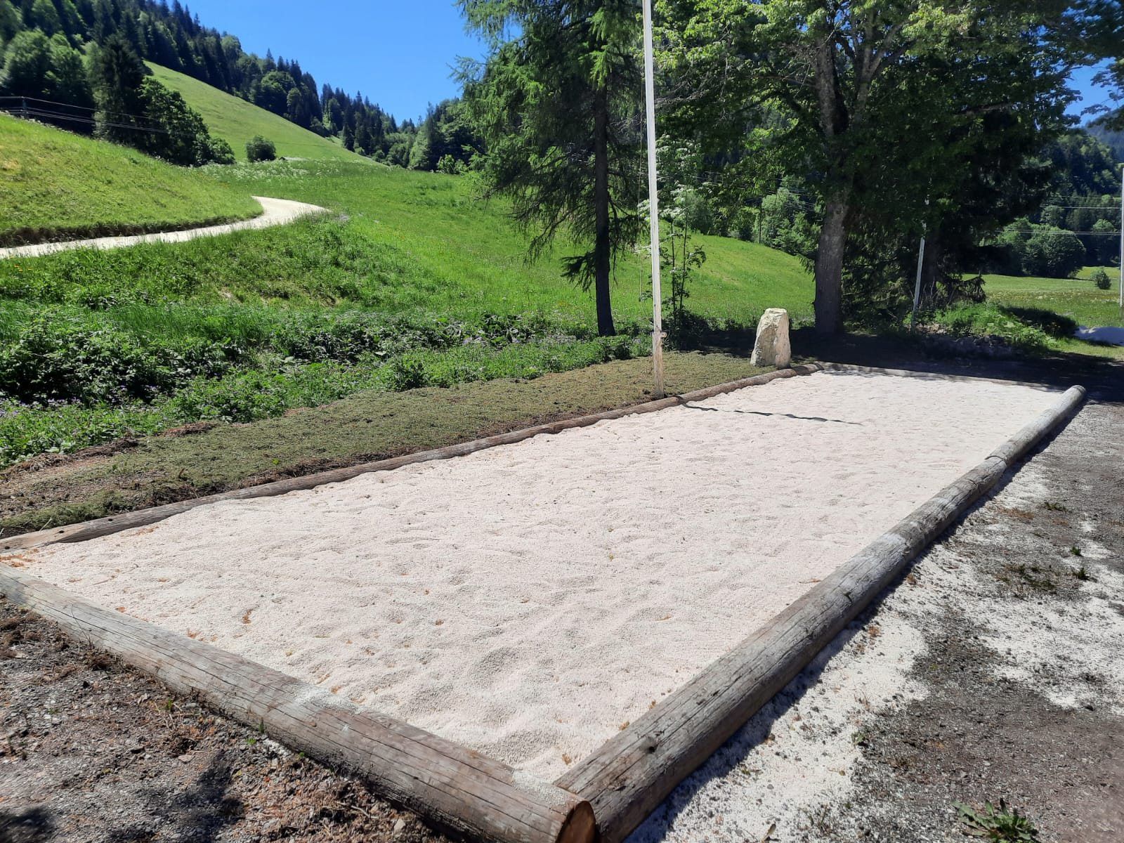 Boccia-Platz beim Alpengasthof Almrose im Heutal